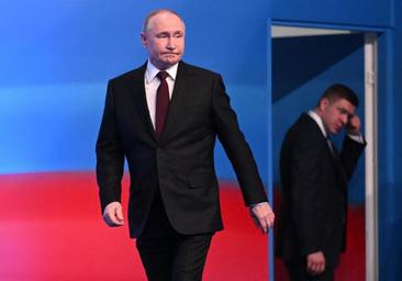 Putin consolida su poder absoluto en Rusia con una farsa electoral entre tímidas protestas