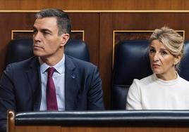 Pedro Sánchez y Yolanda Díaz, duranre el pleno del Congreso.