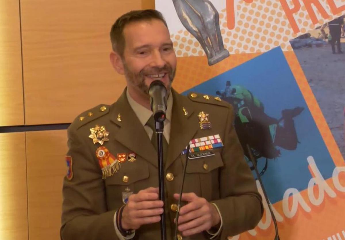 Un teniente coronel sorprendió cantando en la clausura unos premios de las Fuerzas Armadas