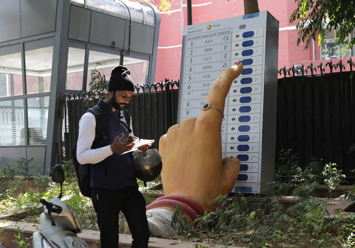 One billion votes, the longest elections in the world are held in India