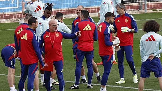 La selección española vuelve al ruedo en medio de otro incendio