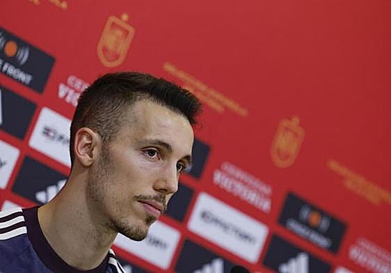 Alejandro Grimaldo, durante la rueda de prensa que ofreció este domingo.