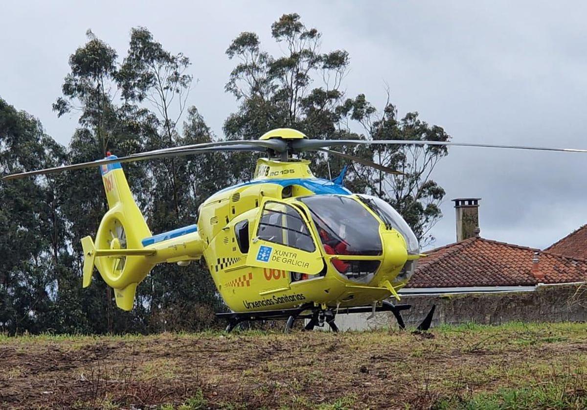 Un helicoptero del servicio de emergencias de la Xunta.