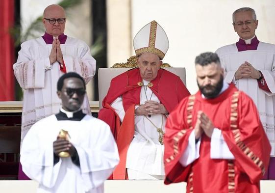 El papa Francisco, durante la misa del Domingo de ramos.