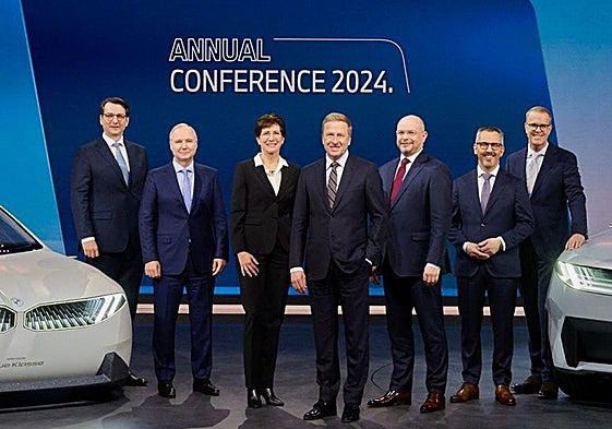 La junta directiva del Grupo BMW durante la presentación anual de resultados 2023.