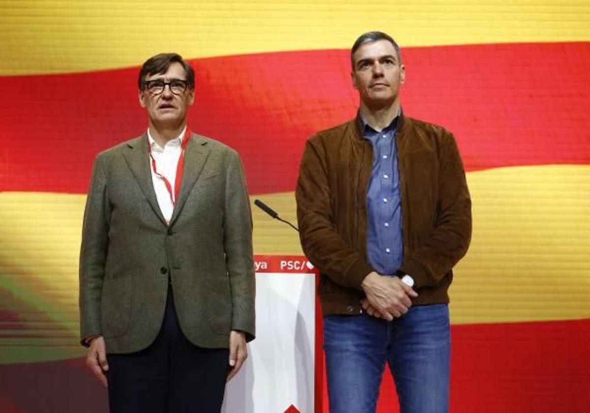 Salvador Illa y Pedro Sánchez durante la clausura del XV Congreso de los socialistas catalanes el 17 de marzo.