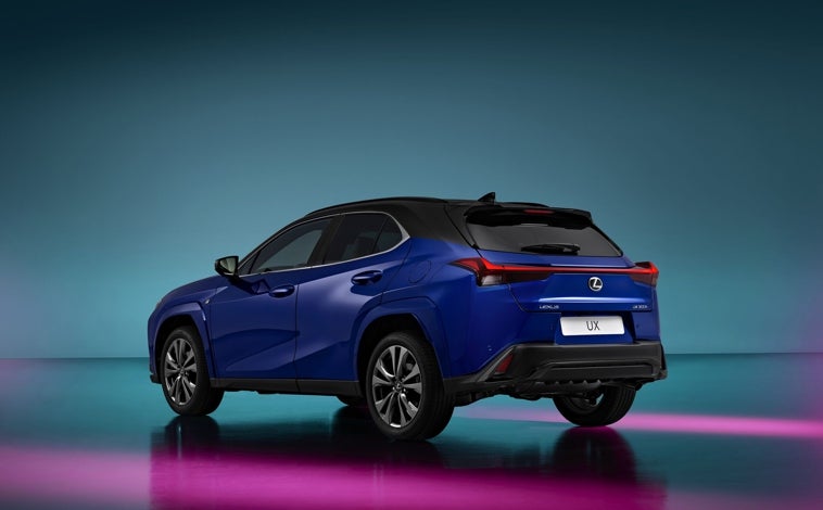 Imagen principal - DEtalles exteriores e interiores del Lexus UX 300h