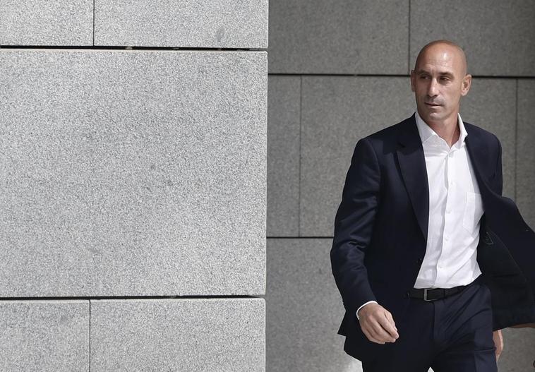 La Fiscalía pide dos años y medio de cárcel para Rubiales por el beso y las coacciones a Jenni Hermoso