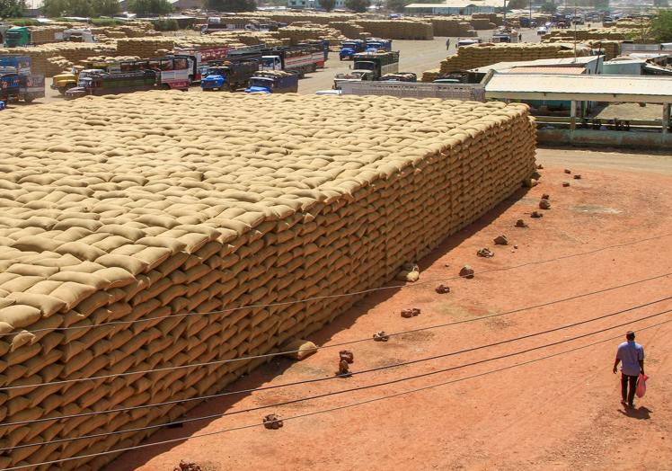 Grano a la espera de su distribución en Sudán.