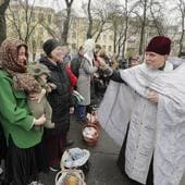 Cristianos ortodoxos durante las celebraciones de la Pascua el año pasado en Kiev.