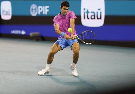 Carlos Alcaraz durante el partido.