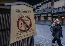 Japón declara la guerra al turismo de masas