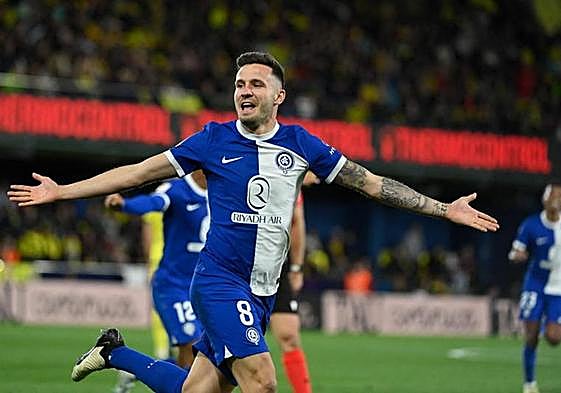 Saúl celebra el gol que le dio tres puntos al Atlético en Villarreal.