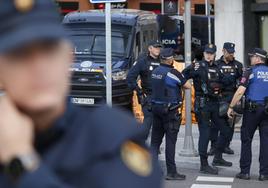 Varios agentes de la Policía Nacional en Madrid