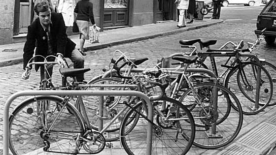 ¿Por qué se dejó de ir en bici a todas partes?