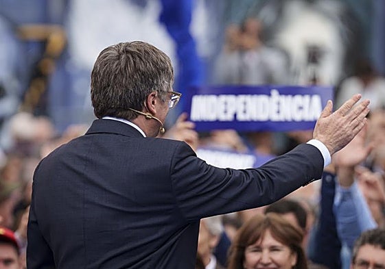 Carles Puigdemont este sábado en la localidad gala de Elna durante la presentación de su candidatura