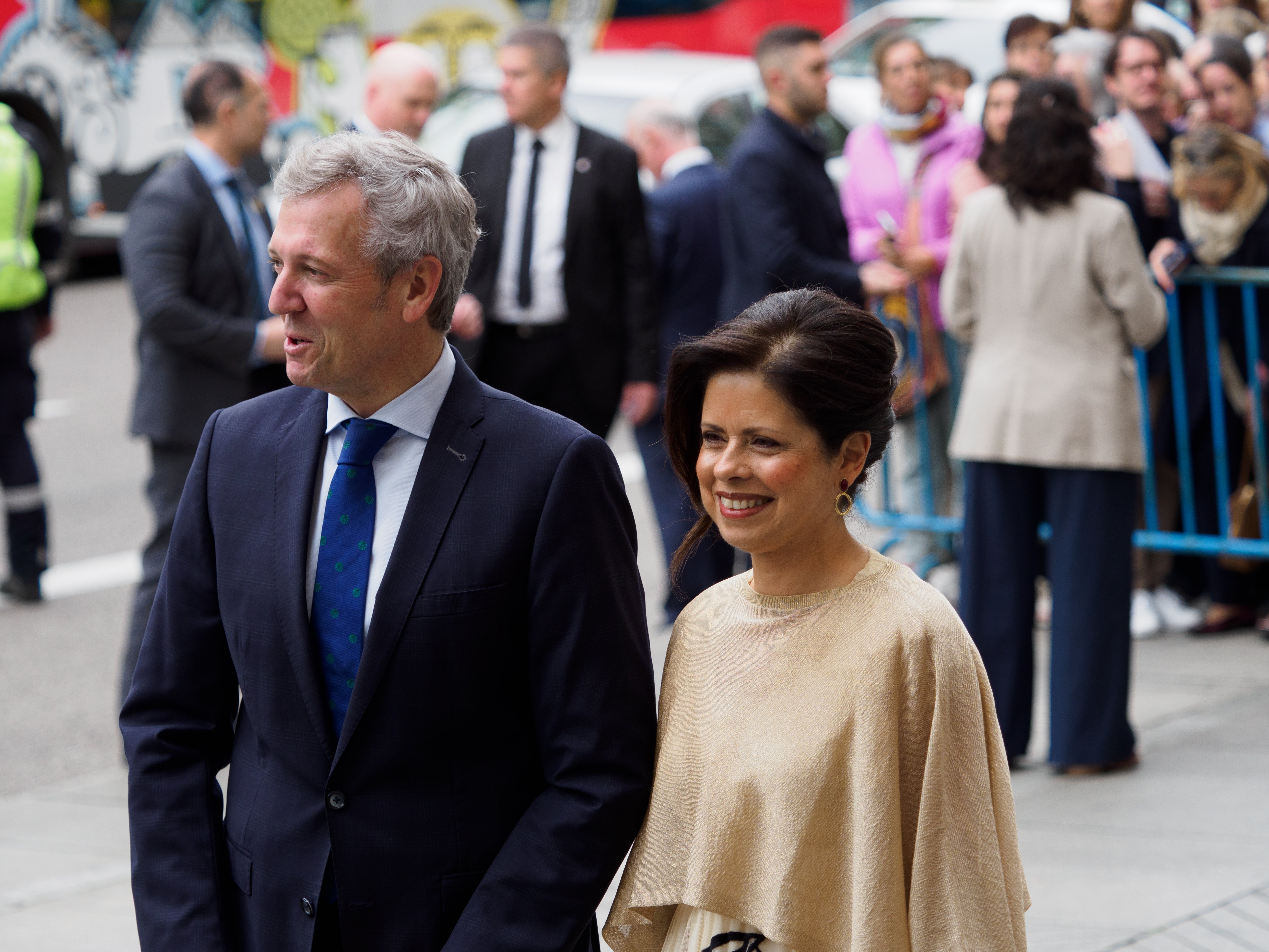 El presidente de la Junta de Galicia, Alfonso Rueda, con su mujer, Marta Coloret.