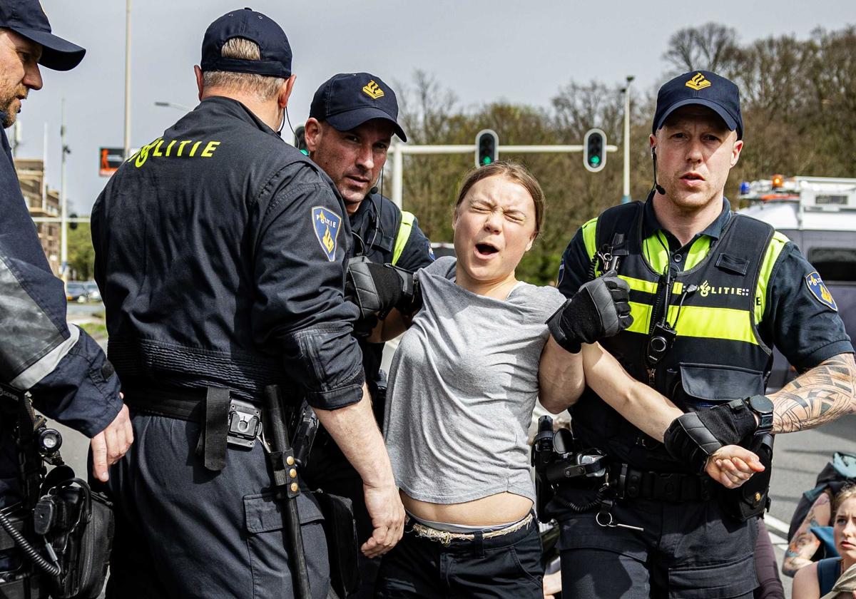 La Policía detiene a Greta Thunberg.