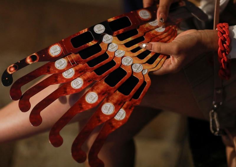 Baños de masas y euforia por el eclipse solar en América