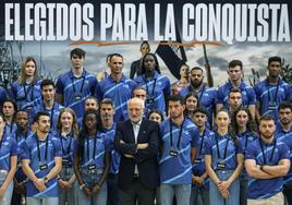 El presidente de Mercadona, Juan Roig (centro), posa junto a un grupo de atletas.