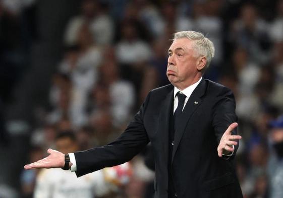 Gesto de incredulidad de Carlo Ancelotti durante el Real Madrid-Manchester City.