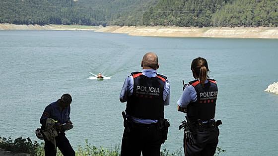 Un hombre mata a sus mellizos y a su mujer y luego se suicida