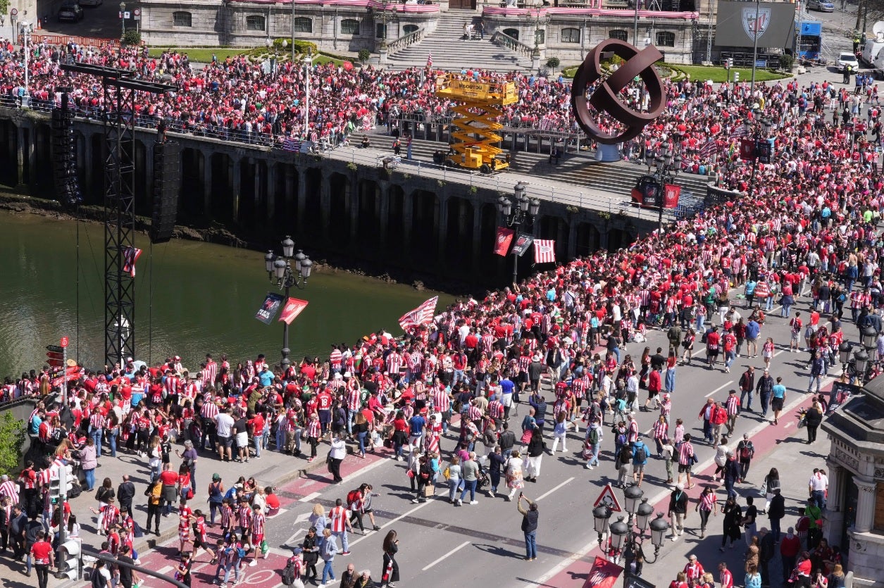 Las imágenes de la fiesta de la gabarra en Bilbao