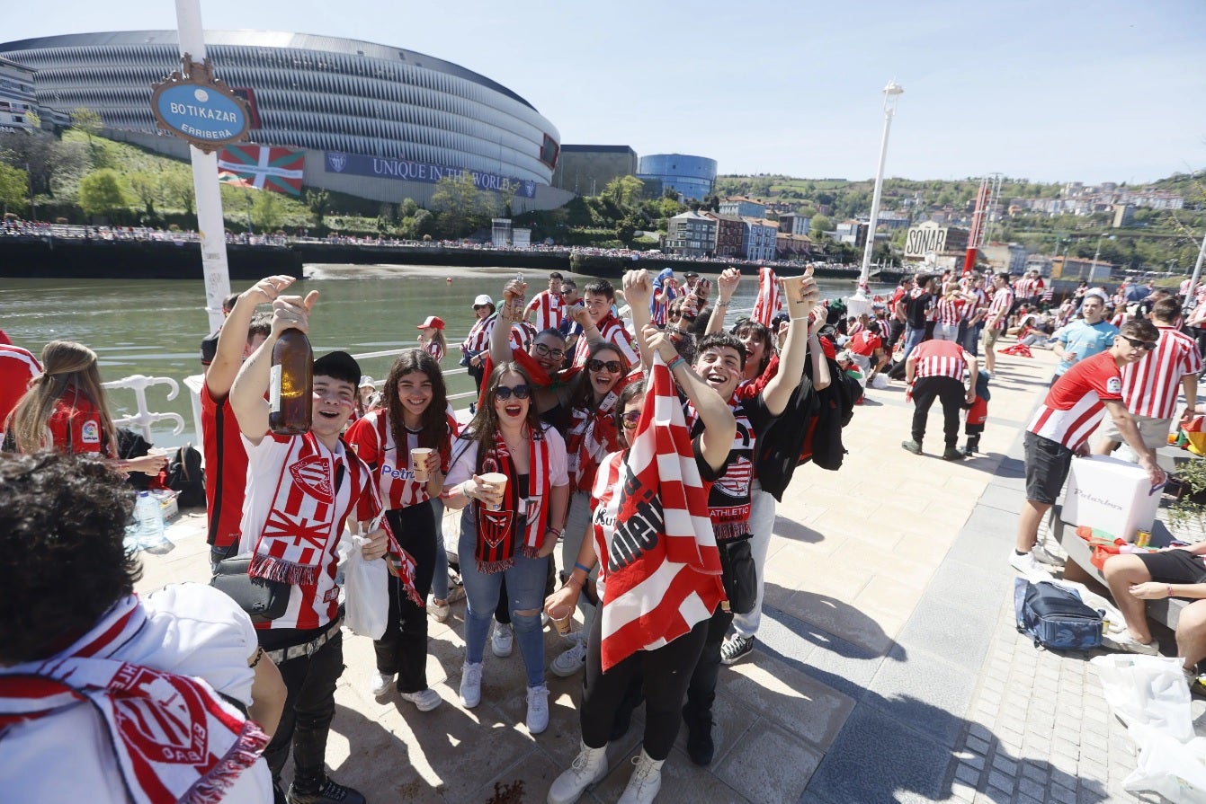 Las imágenes de la fiesta de la gabarra en Bilbao