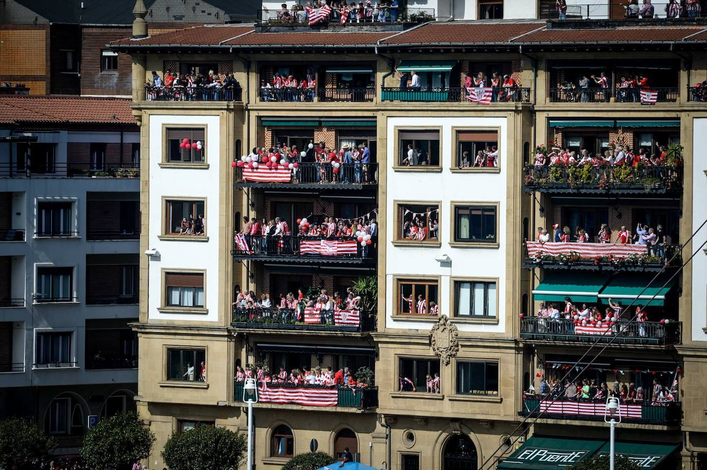 Las imágenes de la fiesta de la gabarra en Bilbao