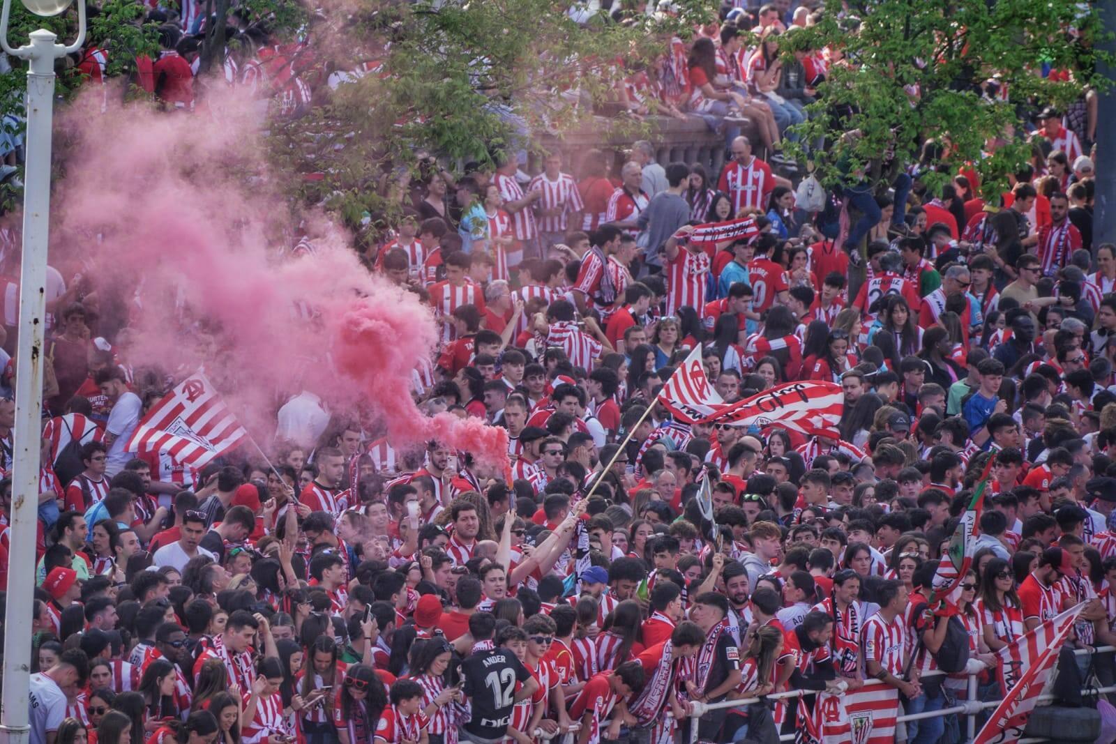 Las imágenes de la fiesta de la gabarra en Bilbao