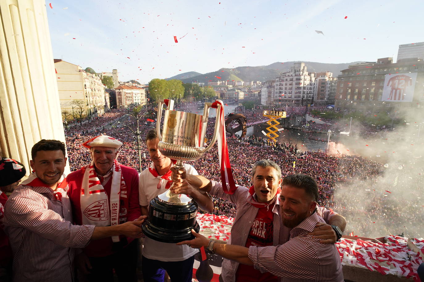 Las imágenes de la fiesta de la gabarra en Bilbao