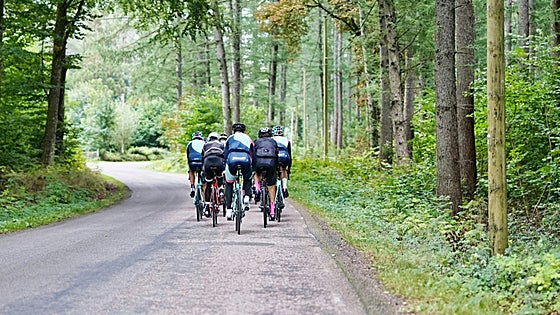 Sácale todo el partido a tus salidas en bici: estos son los accesorios indispensables