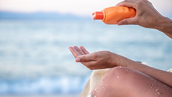 Protégete del sol y potencia tu bronceado con estas cremas solares