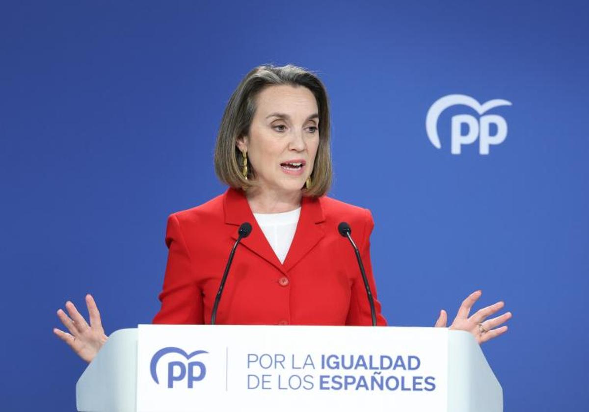 Cuca Gamarra, secretaria general de los populares, en una rueda de prensa, en Génova