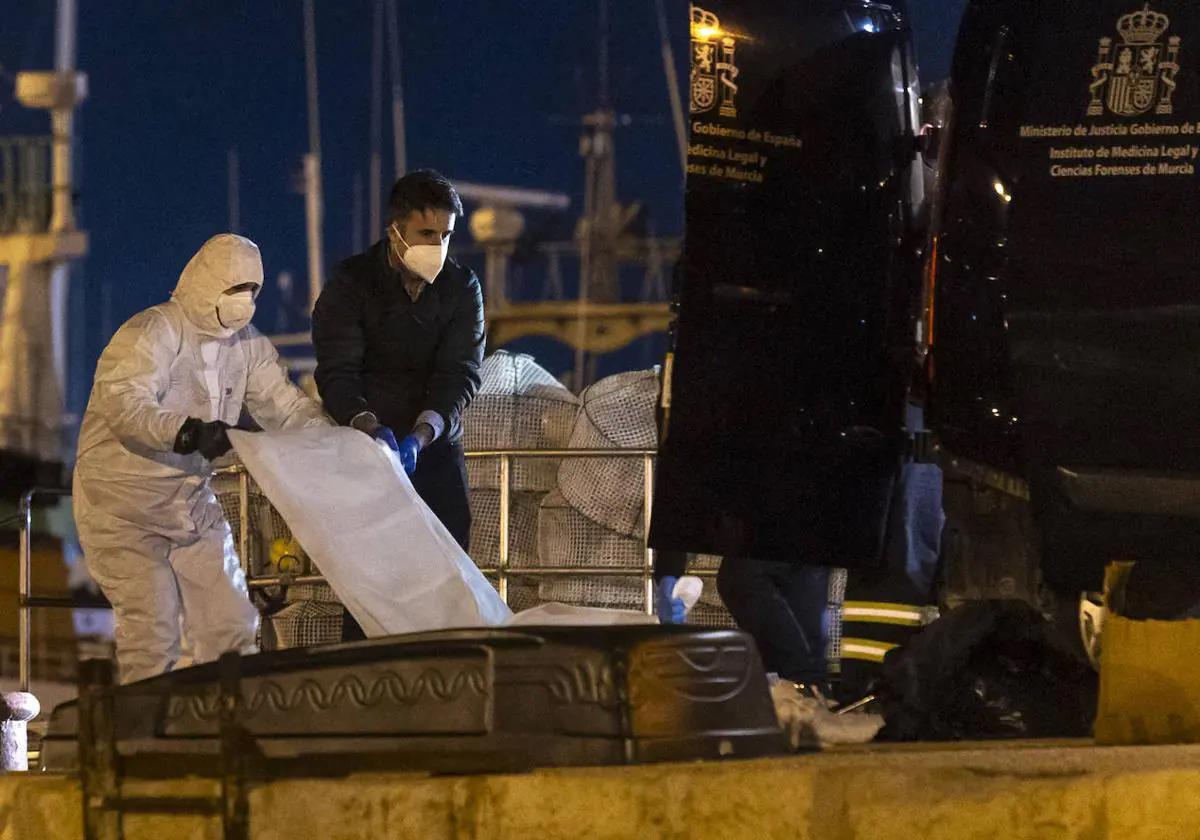 La llegada de los cadáveres al puerto de Santa Lucía