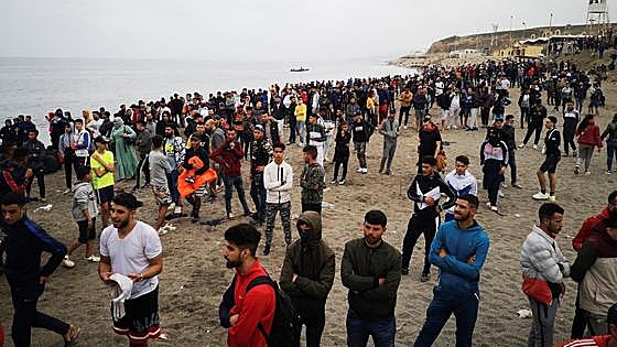 Seguridad Nacional identifica por primera vez como amenaza «las olas» provocadas de inmigración ilegal