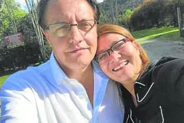 El candidato asesinado Fernando Villavicencio, junto a su esposa, Verónica Sarauz.