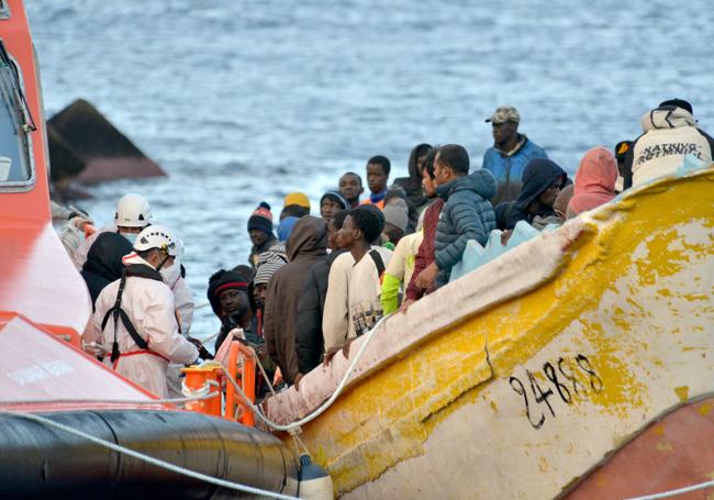 Llegada de un cayuco a Canarias, foco de arribadas en los últimos meses.