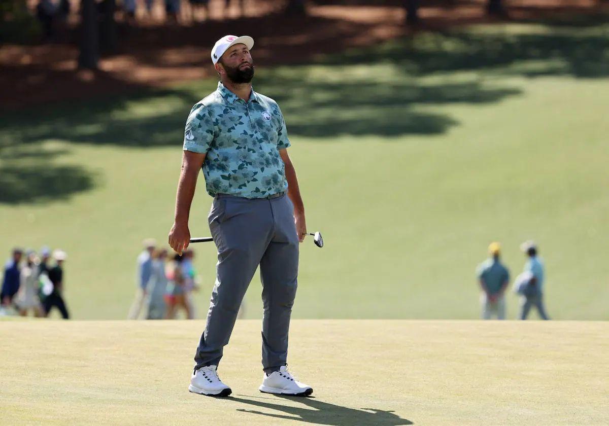 Jon Rahm se lamenta tras desperdiciar un birdie en el hoyo 9.