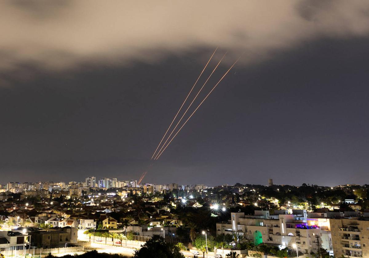 La Guardia Revolucionario utilizó un helicóptero para abordar el carguero israelí.