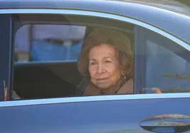 La reina Sofía, a su salida de la Clinica Ruber Internacional.
