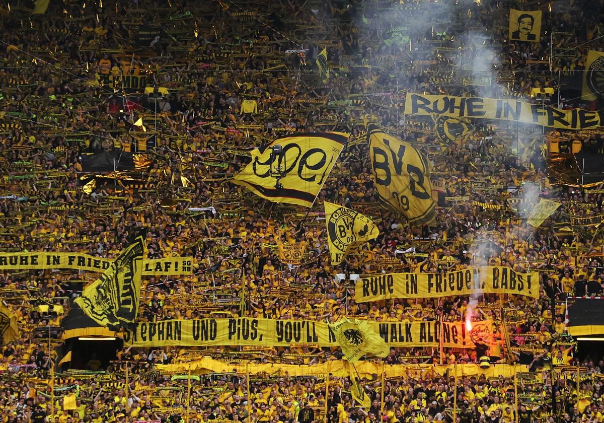 Afición del Borussia en el Westfalenstadion de Dortmund.