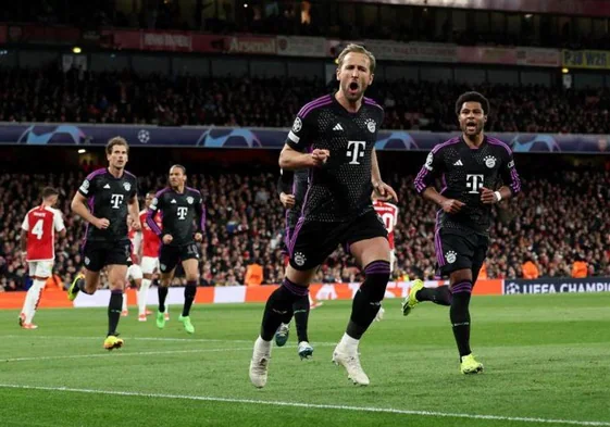 Harry Kane celebra junto a otros compañeros del Bayern de Múnich el pase de su equipo a semifinales de la Liga de Campeones