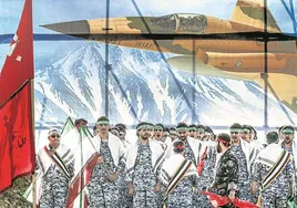 Soldados iraníes participan en las celebraciones del Día de las Fuerzas Armadas que tuvieron lugar en Teherán.