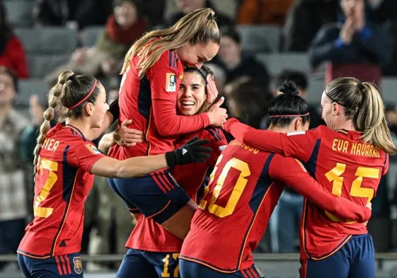 Alba Redondo, en el centro de la imagen, celebra un gol con España en el pasado Mundial de Australia y Nueva Zelanda.