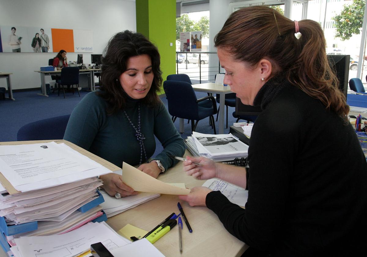 Varias mujeres trabajando.