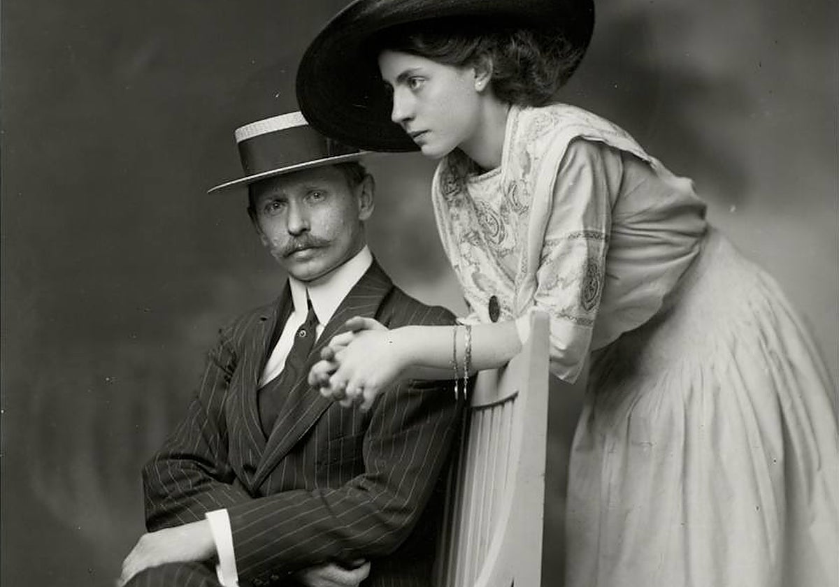 Autorretrato de Franzen con su hija Mimí (1910).