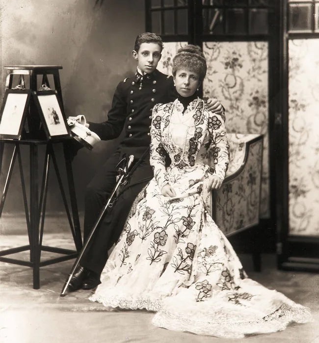 Retrato de la reina madre María Cristina de Habsburgo y del rey Alfonso XIII, h. 1905.