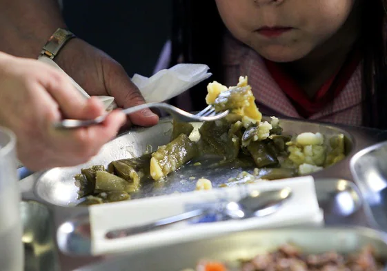 Las becas comedor son una de las armas posibles contra la inseguridad alimentaria de los niños y adolescentes pobres.
