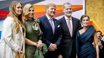 Letizia se despide de Holanda a lo grande: arrumacos con Felipe, reverencias en el párking y la gran sorpresa de Guillermo